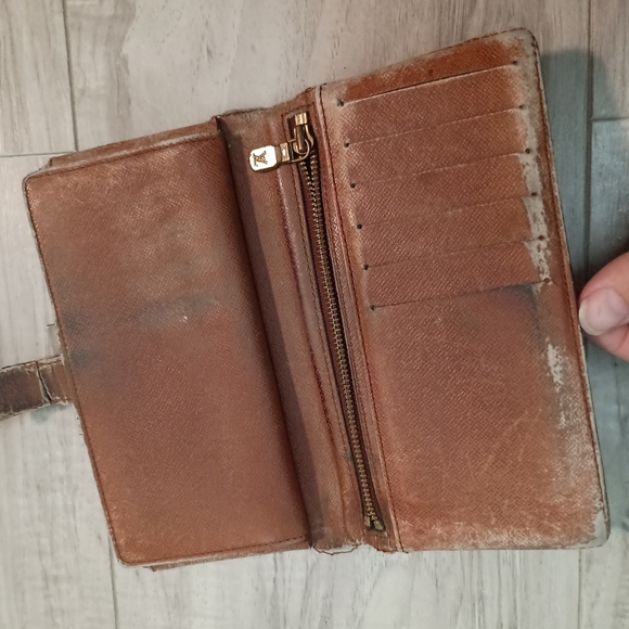 Authentic Louis Vuitton Viennois Kisslock Wallet - Picture 8 of 15